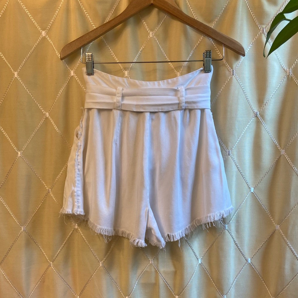 Kendall & Kylie frayed shorts - Picture 3 of 3